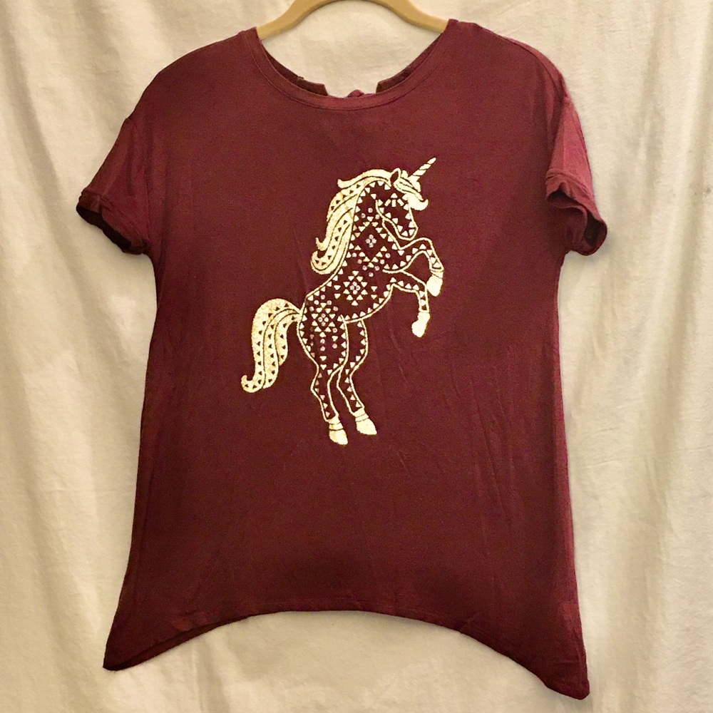 🩷Justice burgandy Gold & Silver Unicorn shirt back neck detail.High low hem